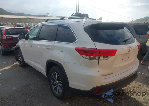 2018 Toyota Highlander Xle z USA, uszkodzony, nr VIN 5TDKZRFH3JS540070